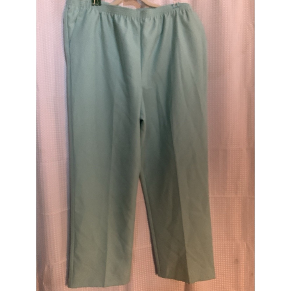 Alfred Dunner Light Mint Green Straight Leg Trousers with front pockets ☀️